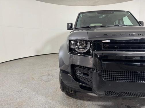 2024 Land Rover Defender P400 X