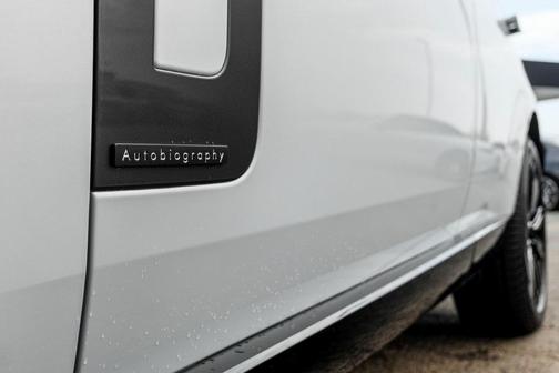 2025 Land Rover Range Rover P550e Autobiography