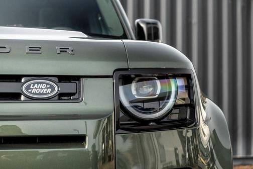 2026 Land Rover Defender 110 X-Dynamic SE