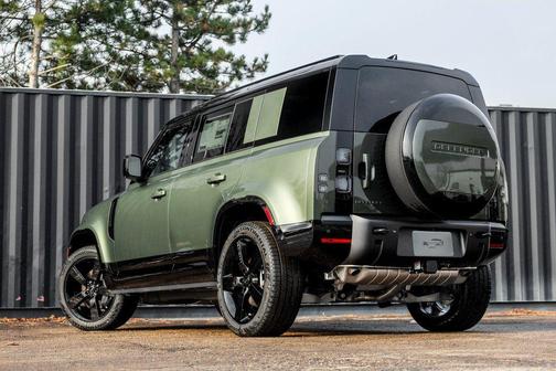 2026 Land Rover Defender 110 X-Dynamic SE