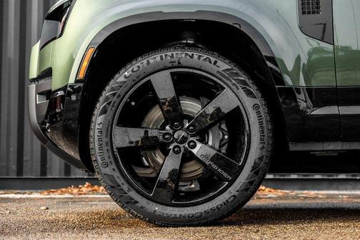 2026 Land Rover Defender 110 X-Dynamic SE