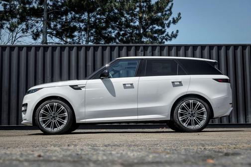 Fuji White 2026 Land Rover Range Rover Sport P400 Dynamic SE
