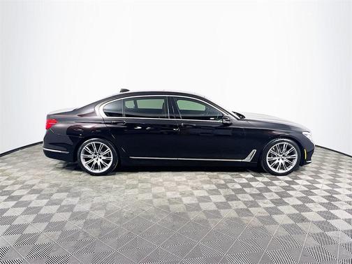 2018 BMW 750 i