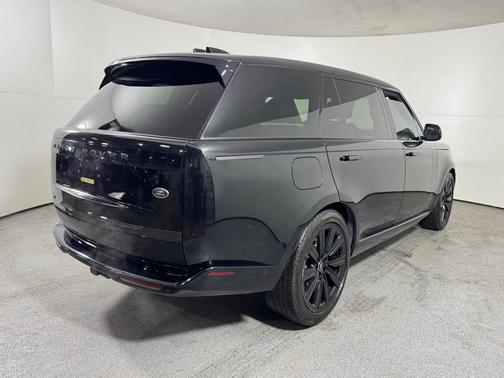 2023 Land Rover Range Rover P530 SE