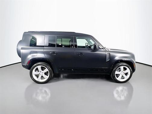 2024 Land Rover Defender P400 X-Dynamic SE