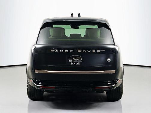 2025 Land Rover Range Rover P615 SV