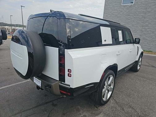 2024 Land Rover Defender P400 X-Dynamic SE