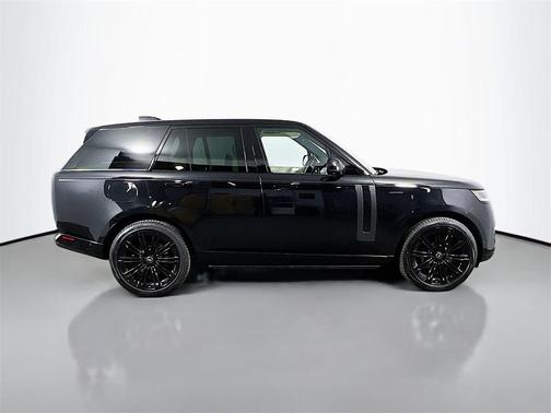 2023 Land Rover Range Rover P530 SE
