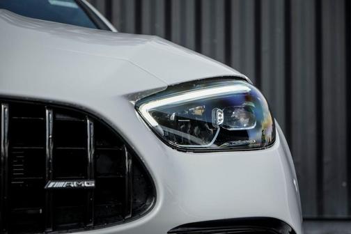 MANUFAKTUR Moonlight White Metallic 2026 Mercedes-Benz AMG C 63 S E Performance