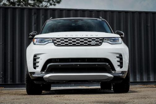 2025 Land Rover Discovery P360 Metropolitan Edition