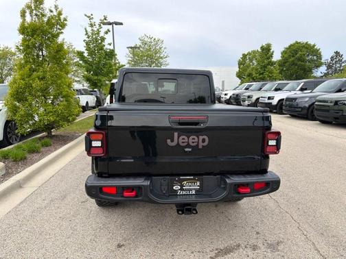 Black Clearcoat 2022 Jeep Gladiator Rubicon