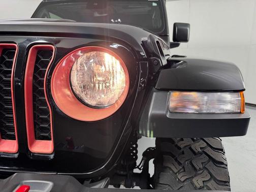 Black Clearcoat 2022 Jeep Gladiator Rubicon