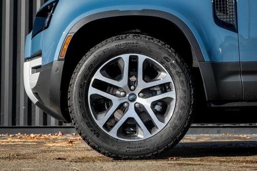 2025 Land Rover Defender P300