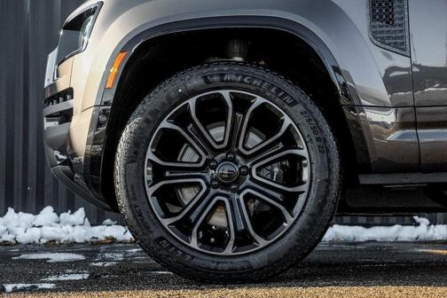 2026 Land Rover Defender OCTA