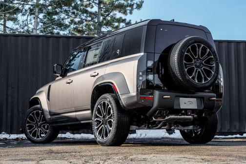 2026 Land Rover Defender OCTA V8