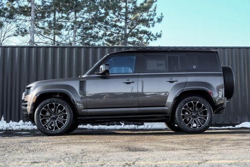 2026 Land Rover Defender OCTA V8