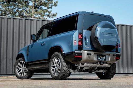 2025 Land Rover Defender P400 X-Dynamic SE