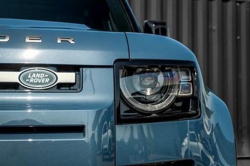 2025 Land Rover Defender P400 X-Dynamic SE