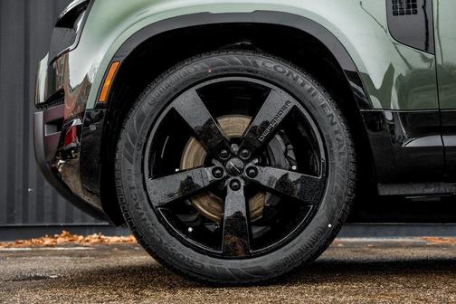 2026 Land Rover Defender 130 X-Dynamic SE