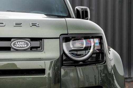 2026 Land Rover Defender 130 X-Dynamic SE