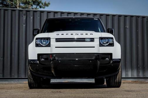 2025 Land Rover Defender P400 X-Dynamic SE