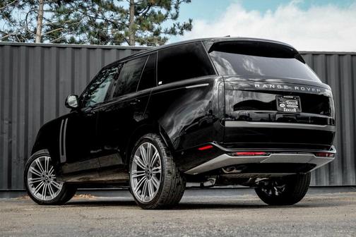 2025 Land Rover Range Rover P530 SE