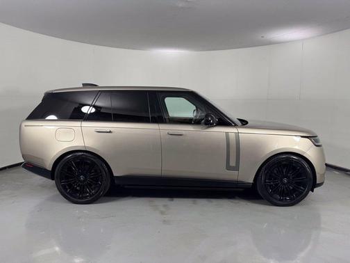 Batumi Gold 2023 Land Rover Range Rover P530 SE