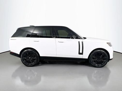 Fuji White 2023 Land Rover Range Rover P400 SE