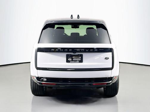Fuji White 2023 Land Rover Range Rover P400 SE