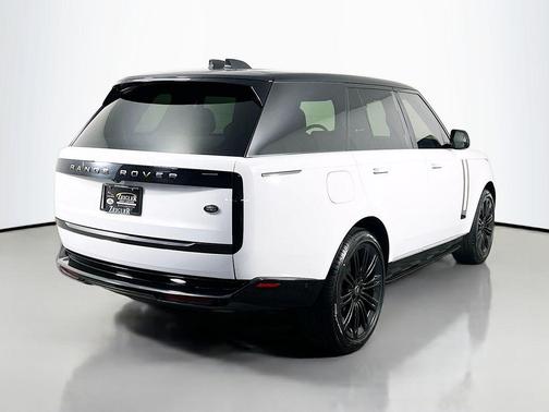 Fuji White 2023 Land Rover Range Rover P400 SE