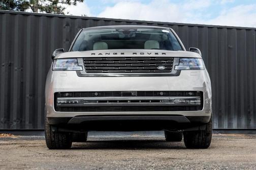2025 Land Rover Range Rover P400 SE