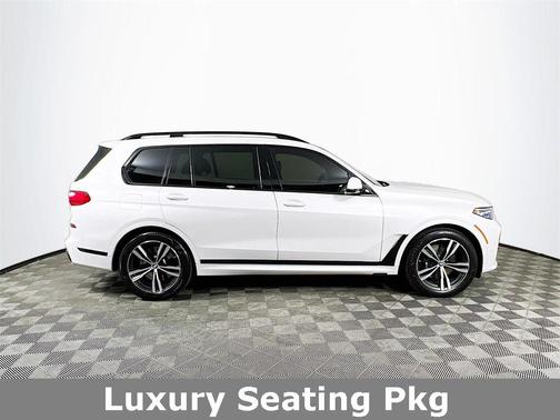 2022 BMW X7 M50i