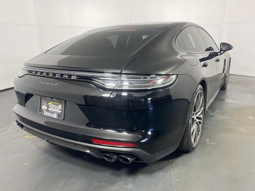 2022 Porsche Panamera 4 Platinum Edition