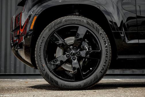 Santorini Black Metallic 2026 Land Rover Defender P525 V8