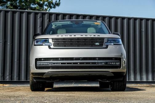 2025 Land Rover Range Rover P550e SE