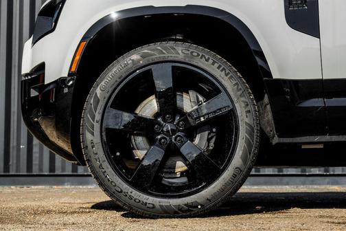 Borasco Grey 2026 Land Rover Defender P500 X-Dynamic SE