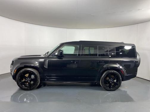 2024 Land Rover Defender P400 X-Dynamic SE