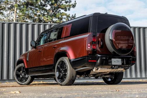 2025 Land Rover Defender P400 X-Dynamic SE