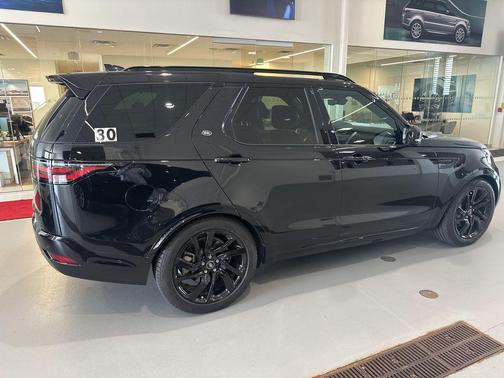Santorini Black 2025 Land Rover Discovery P300 Dynamic SE