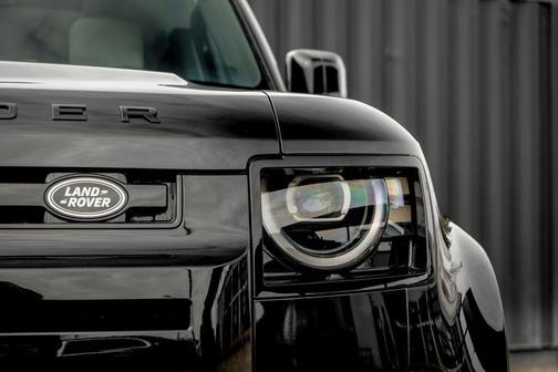 2026 Land Rover Defender P400 X-Dynamic SE