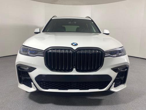 2021 BMW X7 M50i