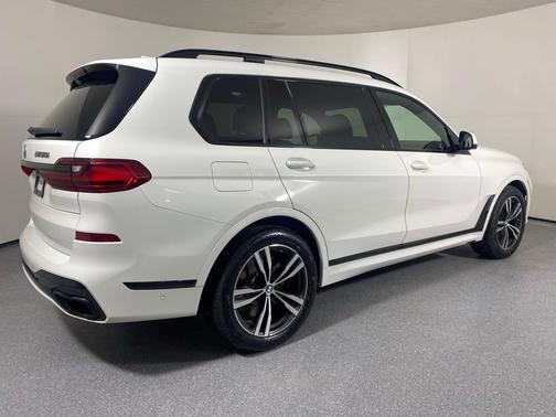 2021 BMW X7 M50i