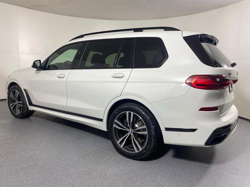 2021 BMW X7 M50i