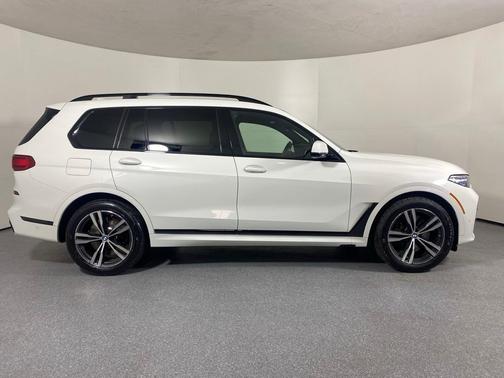 2021 BMW X7 M50i