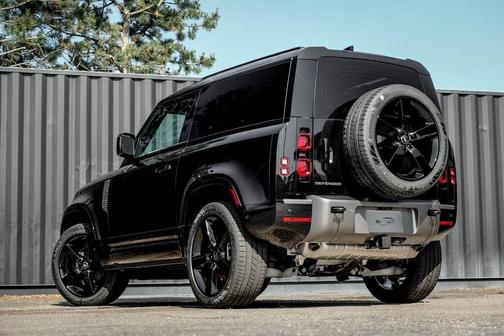 2025 Land Rover Defender P400 X-Dynamic SE