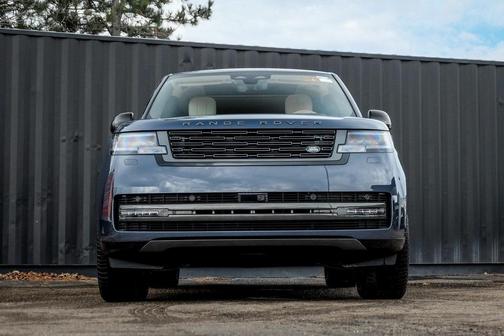 2025 Land Rover Range Rover P550e SE