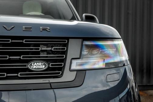 2025 Land Rover Range Rover P550e SE