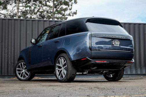 2025 Land Rover Range Rover P550e SE