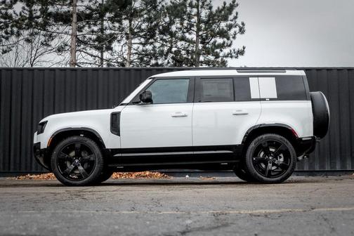 2025 Land Rover Defender P400 X-Dynamic SE