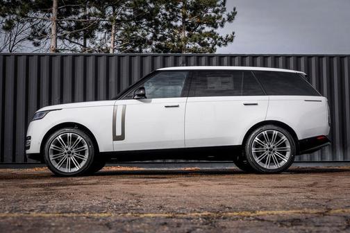 Fuji White 2026 Land Rover Range Rover P400 SE 7 Seat